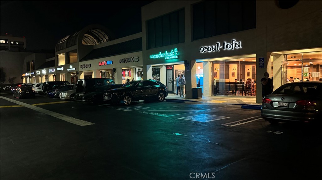 2117 Colby Avenue West Los Angeles, CA 90025 - Photo 40 of 43 a front view of a building