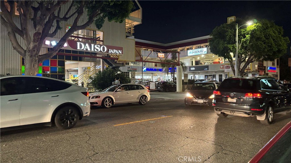 2117 Colby Avenue West Los Angeles, CA 90025 - Photo 41 of 43 a view of parking