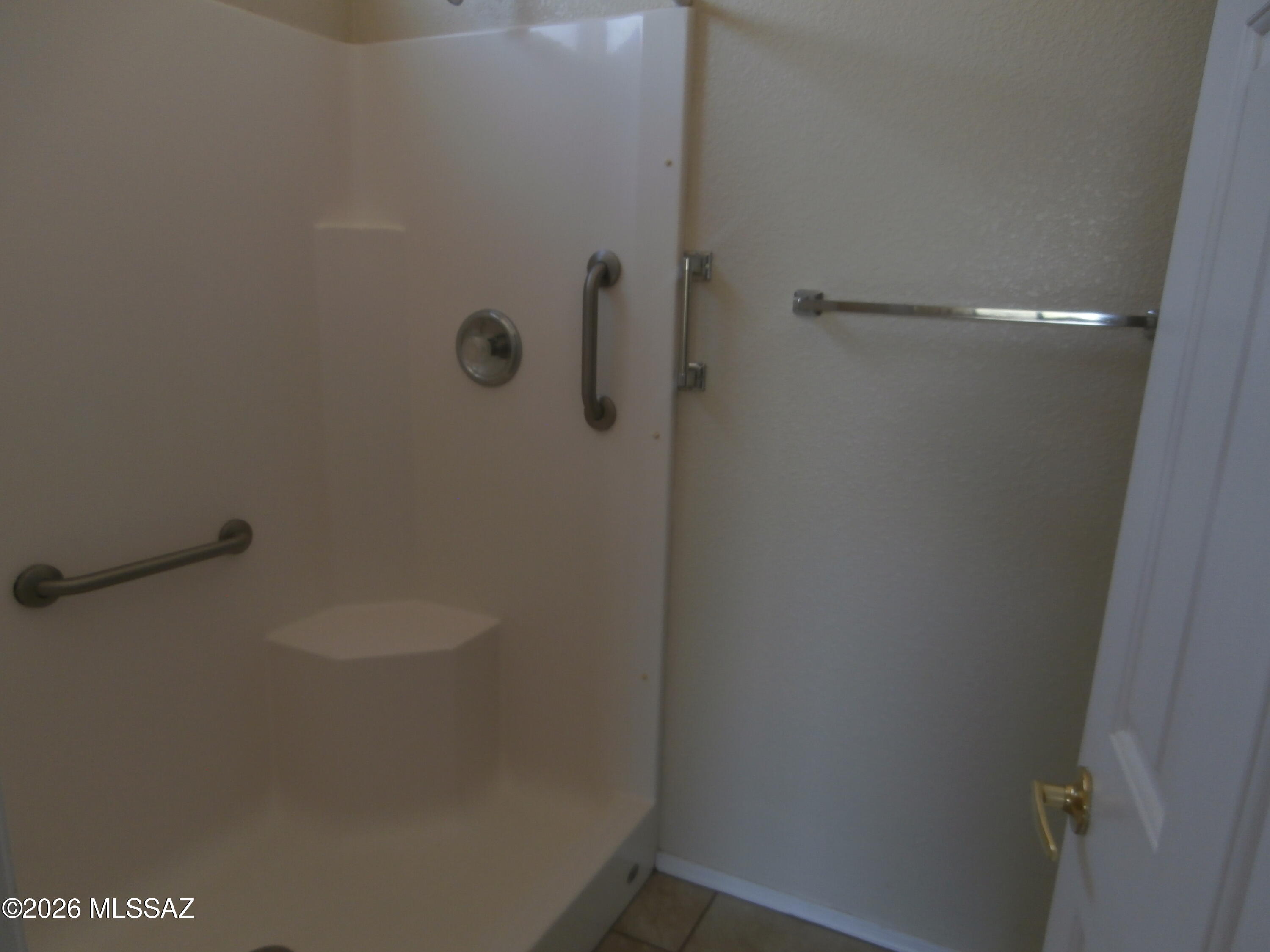 948 West Ashworth Road Green Valley, AZ 85614 - Photo 15 of 21 Hall Bath