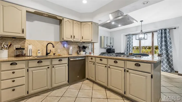 $545,000 | 4 Shady Oak Lane, Waterloo, IL 62298