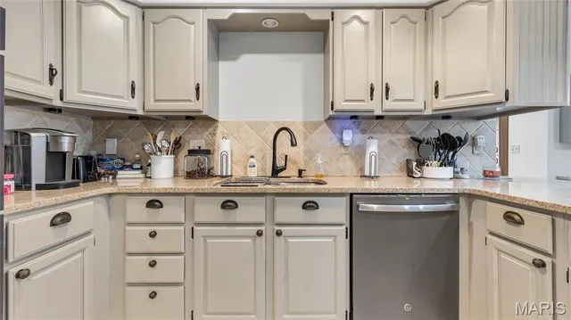 $545,000 | 4 Shady Oak Lane, Waterloo, IL 62298