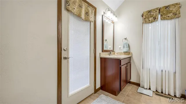 $545,000 | 4 Shady Oak Lane, Waterloo, IL 62298