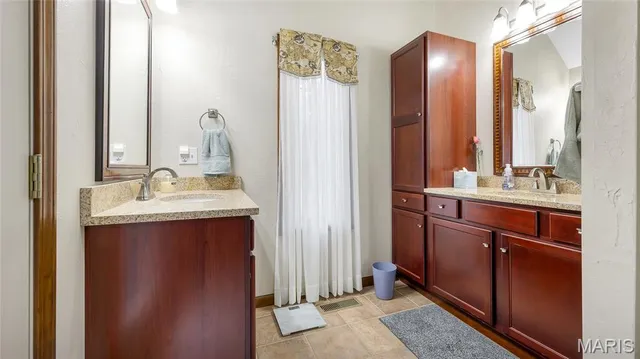 $545,000 | 4 Shady Oak Lane, Waterloo, IL 62298