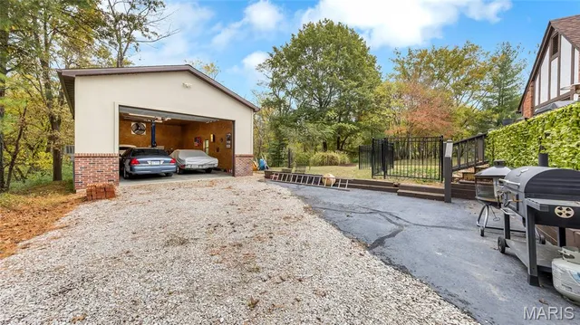 $545,000 | 4 Shady Oak Lane, Waterloo, IL 62298