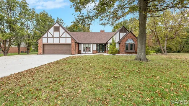 $545,000 | 4 Shady Oak Lane, Waterloo, IL 62298