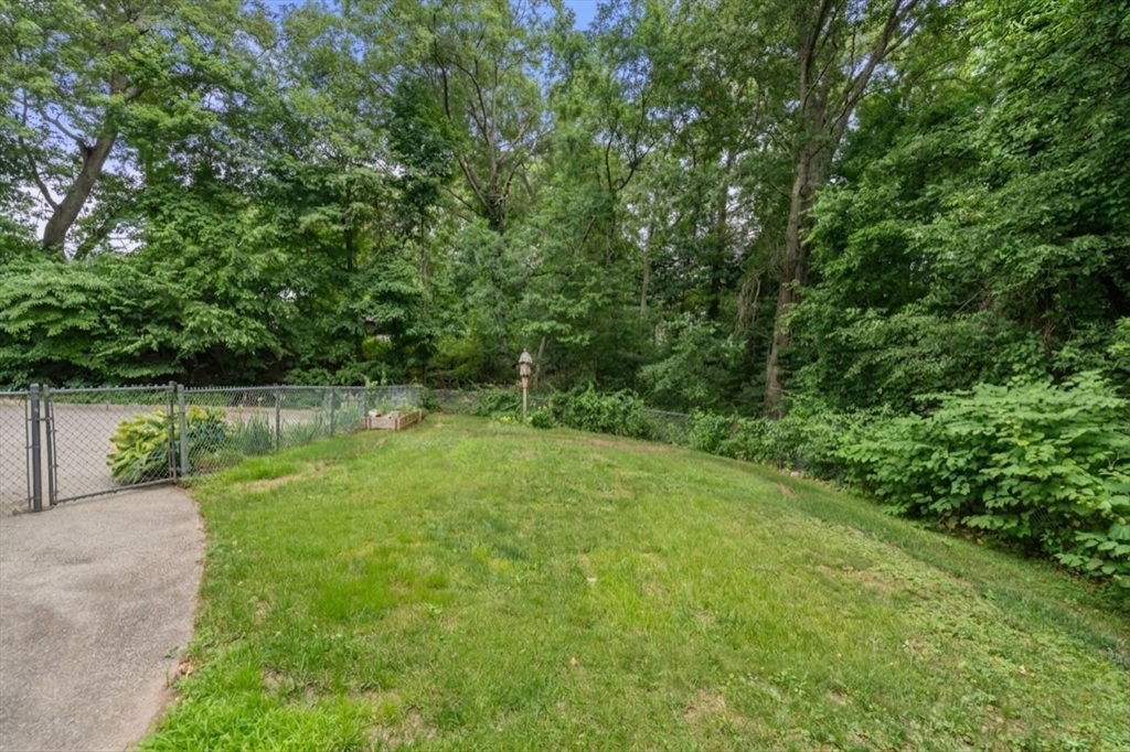 12 Charlton Road Dudley, MA 01571 - Photo 5 of 30