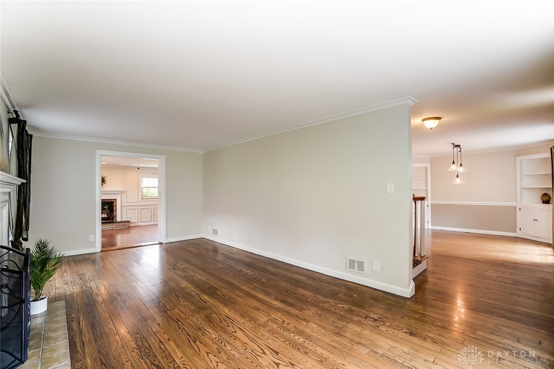 433 Avon Way Kettering, OH 45429 - Photo 5 of 37