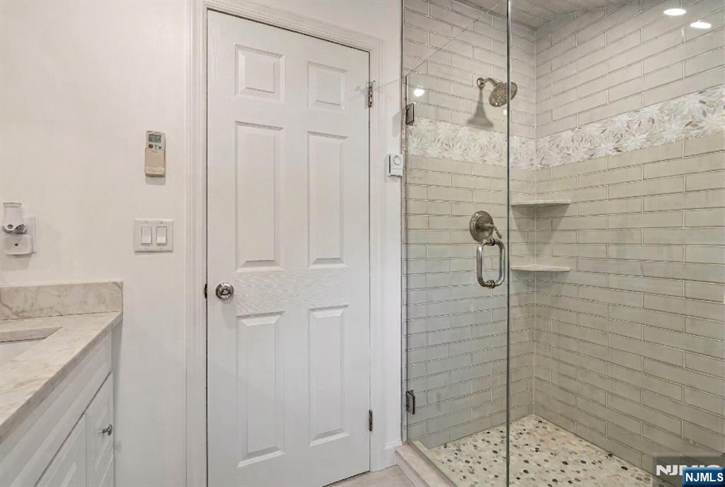 542 Nagle Street Ridgewood, NJ 07450 - Photo 15 of 29