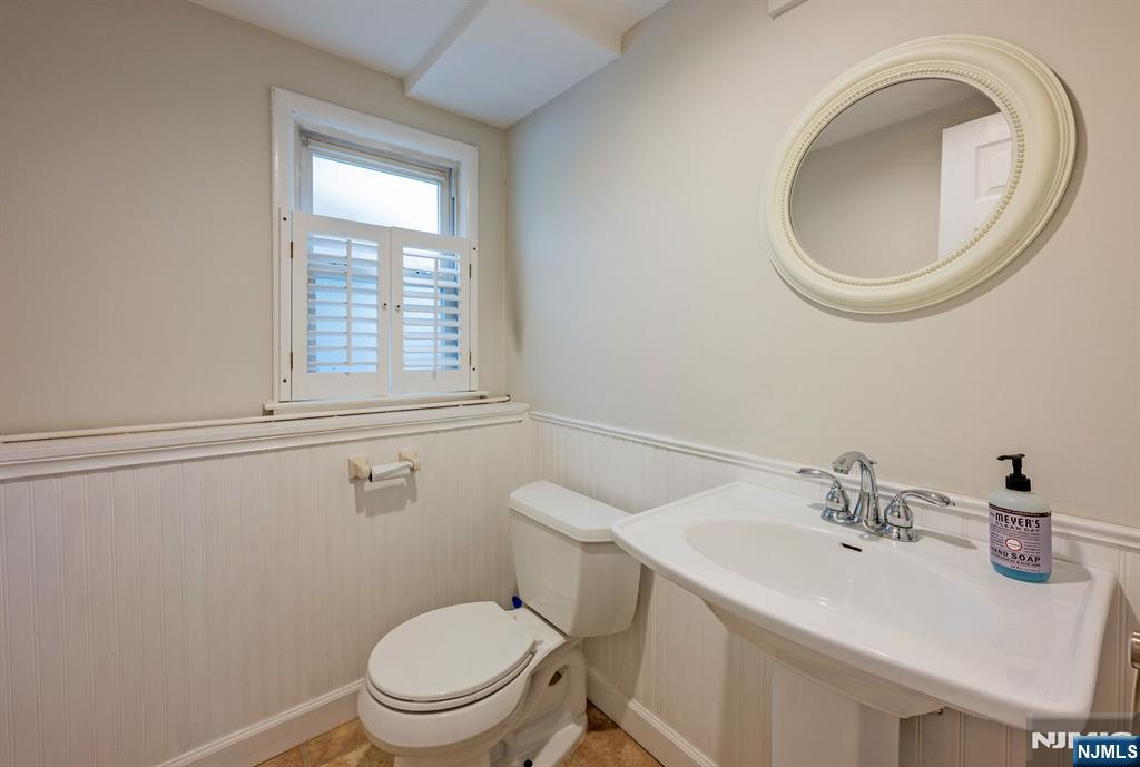 542 Nagle Street Ridgewood, NJ 07450 - Photo 23 of 29