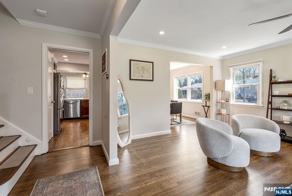 542 Nagle Street Ridgewood, NJ 07450 - Photo 3 of 29