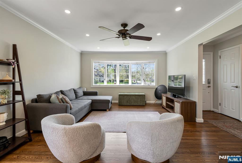 542 Nagle Street Ridgewood, NJ 07450 - Photo 4 of 29