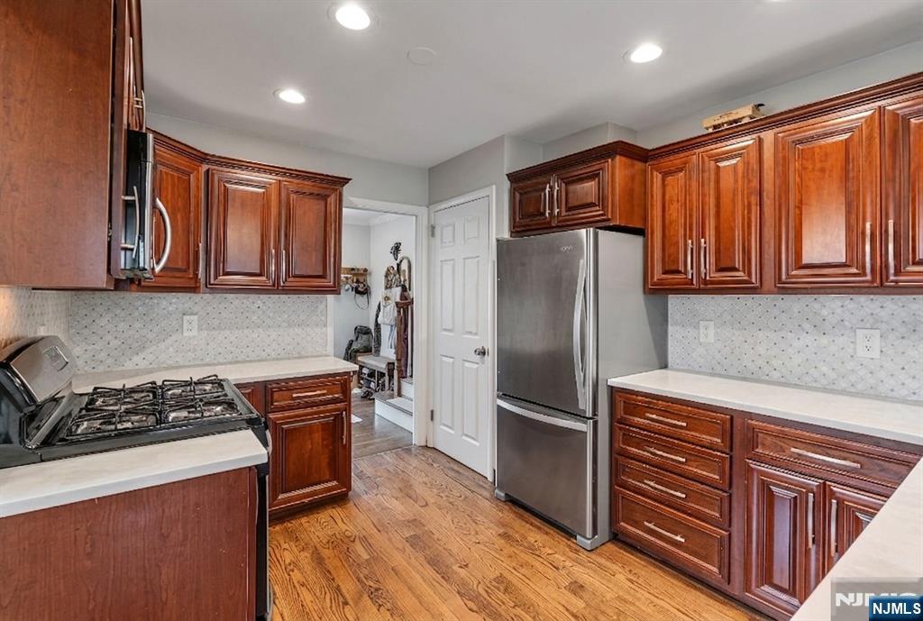 542 Nagle Street Ridgewood, NJ 07450 - Photo 8 of 29