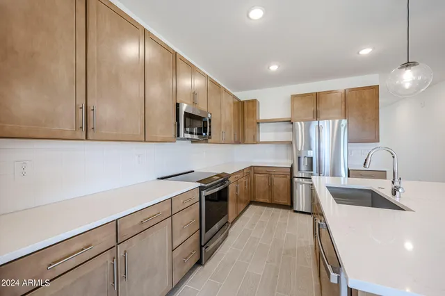 $2,700 | 7917 North 79th Avenue, Glendale, AZ 85303