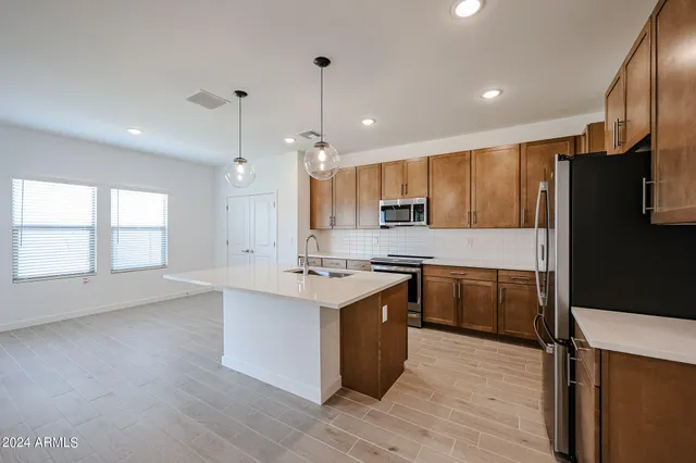 $2,700 | 7917 North 79th Avenue, Glendale, AZ 85303