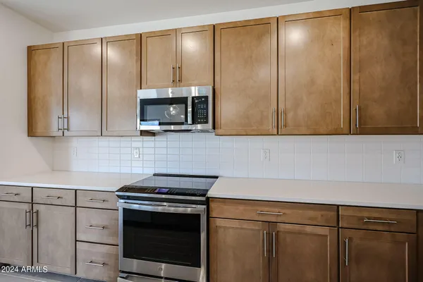 $2,600 | 7917 North 79th Avenue, Glendale, AZ 85303