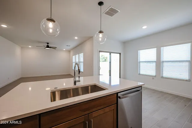 $2,700 | 7917 North 79th Avenue, Glendale, AZ 85303