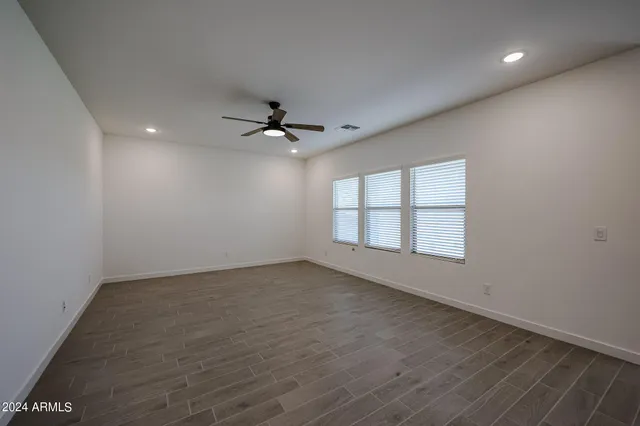 $2,700 | 7917 North 79th Avenue, Glendale, AZ 85303