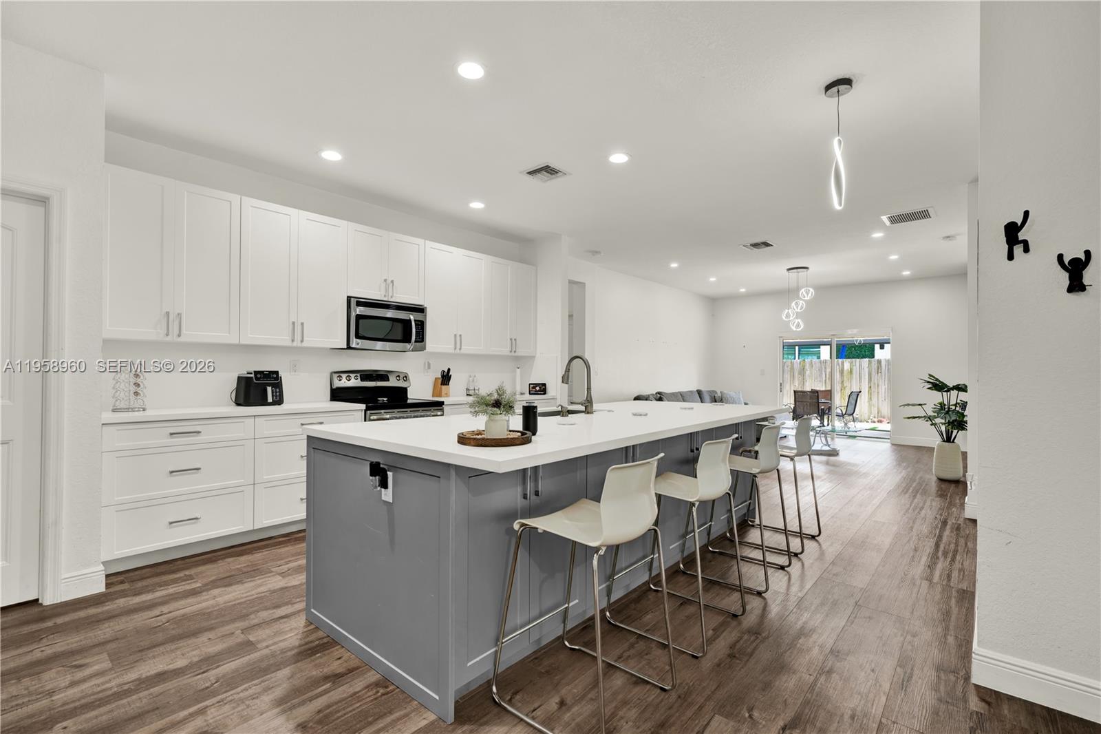 3472 Northeast 2nd Street Homestead, FL 33033 - Photo 11 of 38