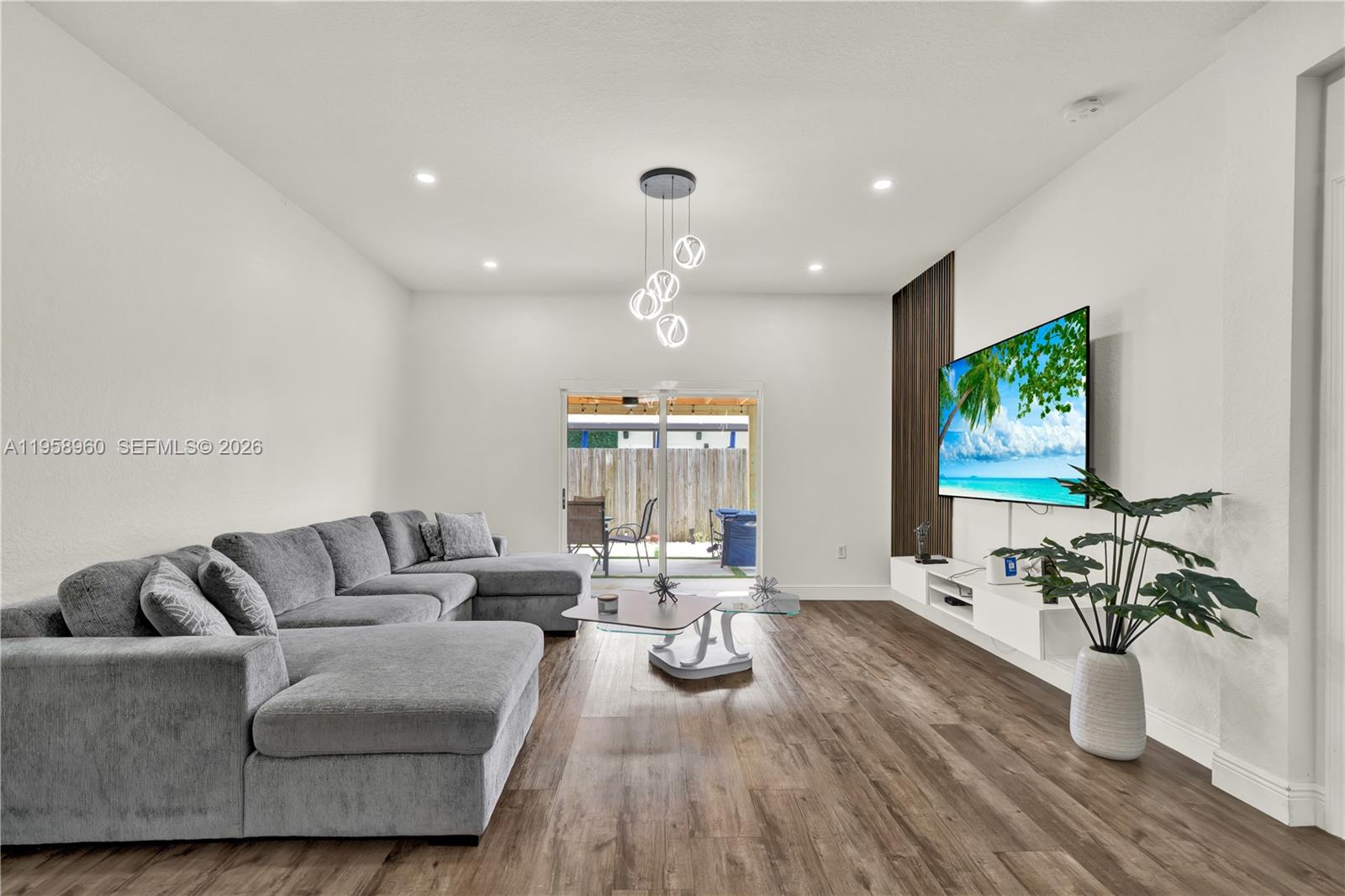 3472 Northeast 2nd Street Homestead, FL 33033 - Photo 9 of 38