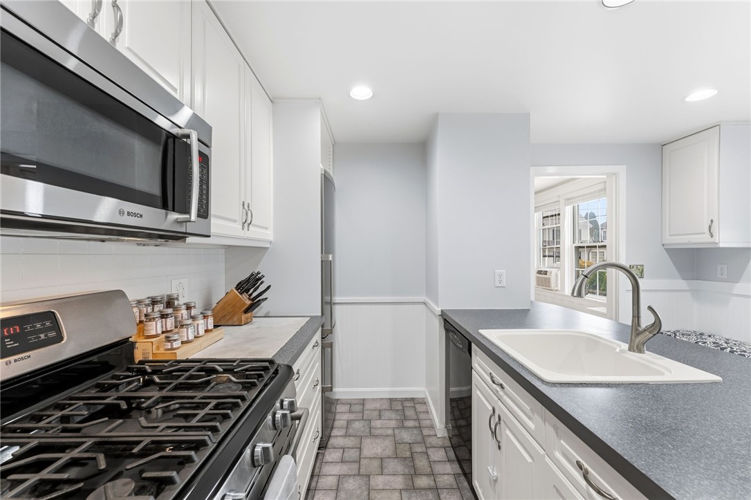 41 Whitcomb Road East Providence, RI 02915 - Photo 16 of 42