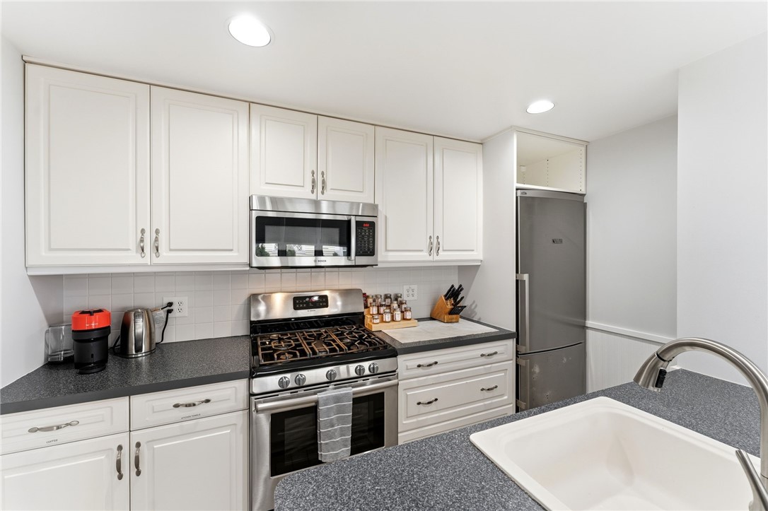 41 Whitcomb Road East Providence, RI 02915 - Photo 17 of 42