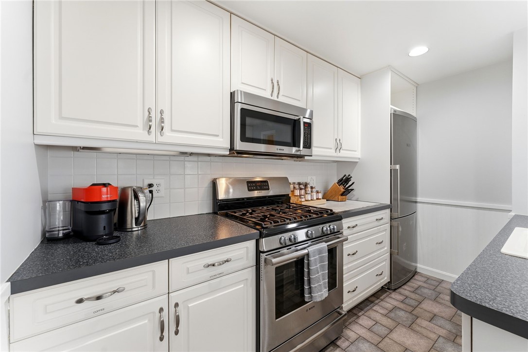 41 Whitcomb Road East Providence, RI 02915 - Photo 18 of 42