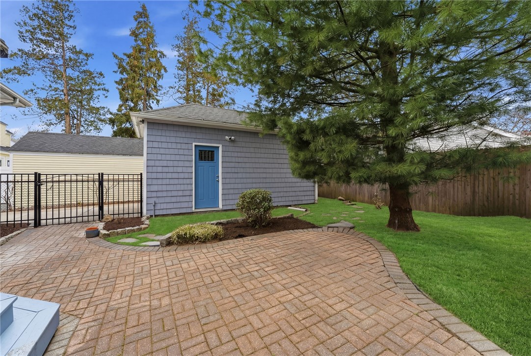 41 Whitcomb Road East Providence, RI 02915 - Photo 7 of 42