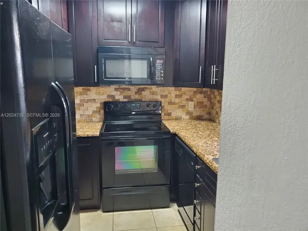 $1,700 | 1300 Moffett Street, Unit 106, Hallandale Beach, FL 33009