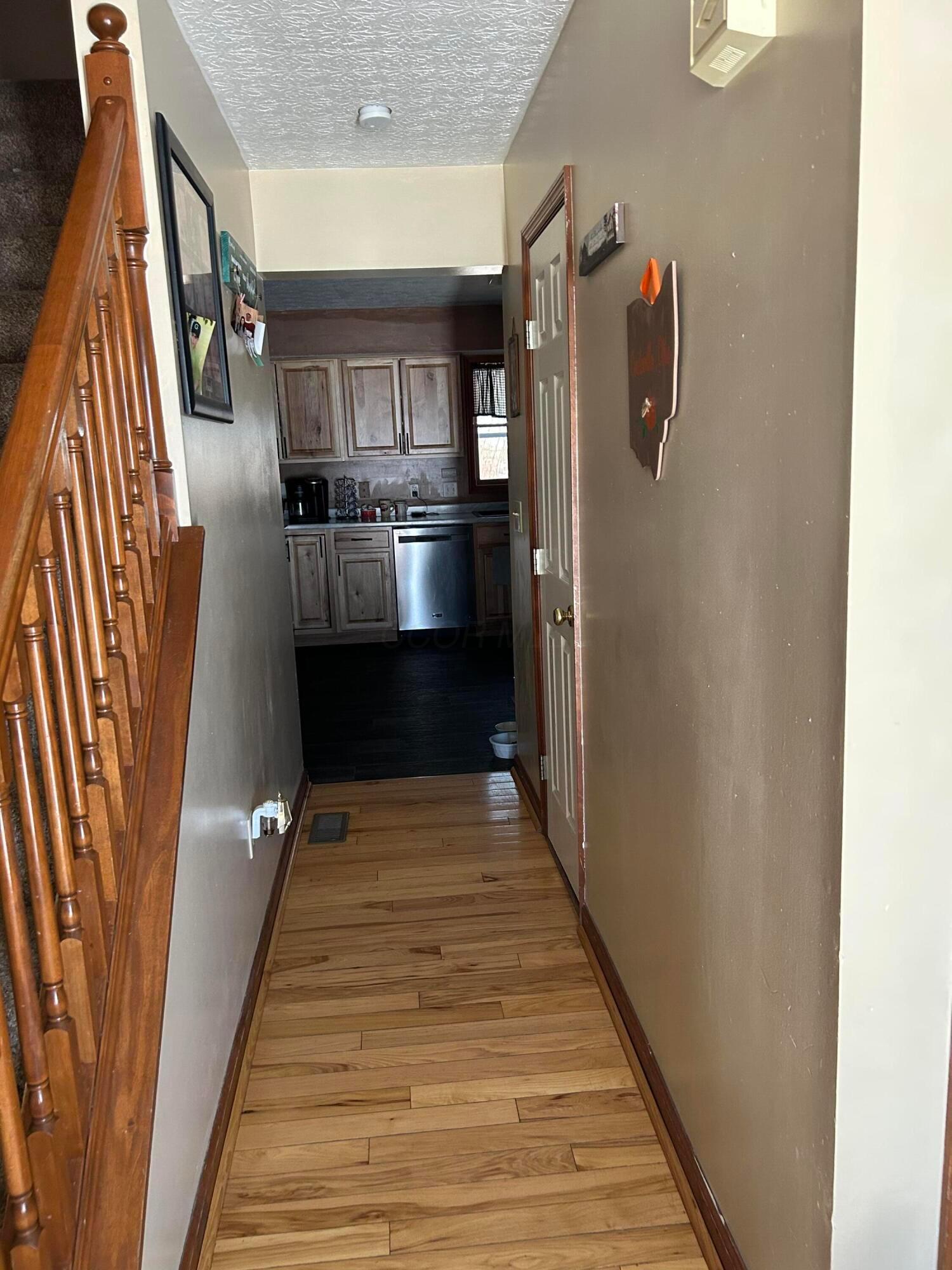 21855 Bolender Pontious Road Circleville, OH 43113 - Photo 5 of 16 Foyer