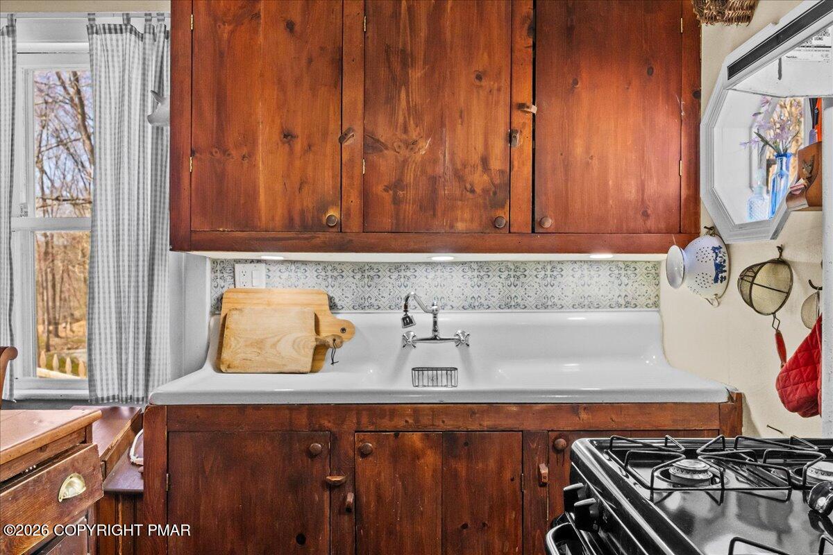 166 Alpine Lake Road Henryville, PA 18332 - Photo 25 of 41 Kitchen