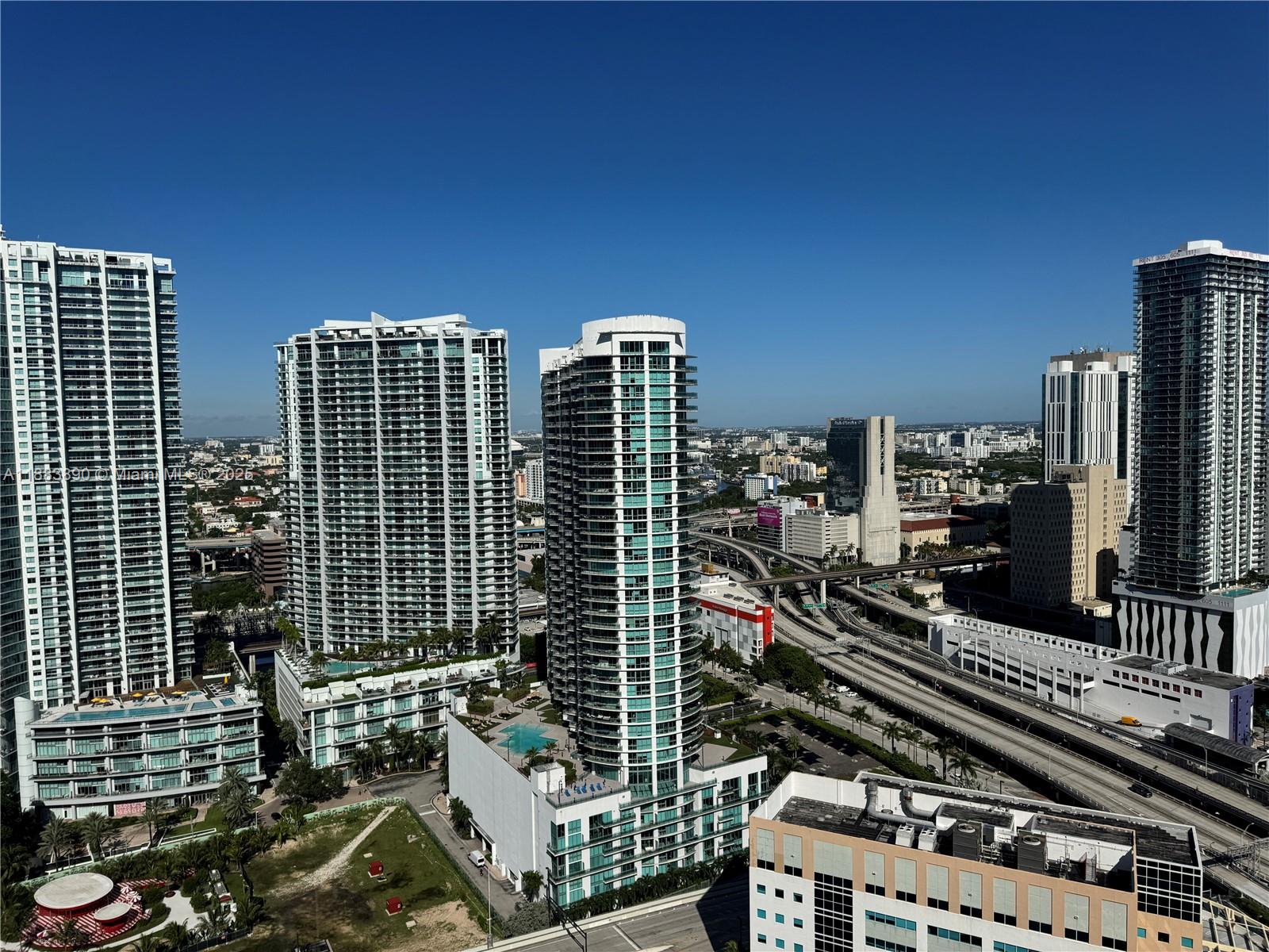 31 Southeast 5th Street, Unit 3817 Miami, FL 33131 - Photo 18 of 26 a city view