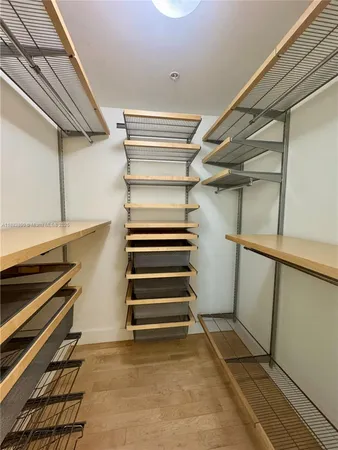 $4,500 | 31 Southeast 5th Street, Unit 3817, Miami, FL 33131