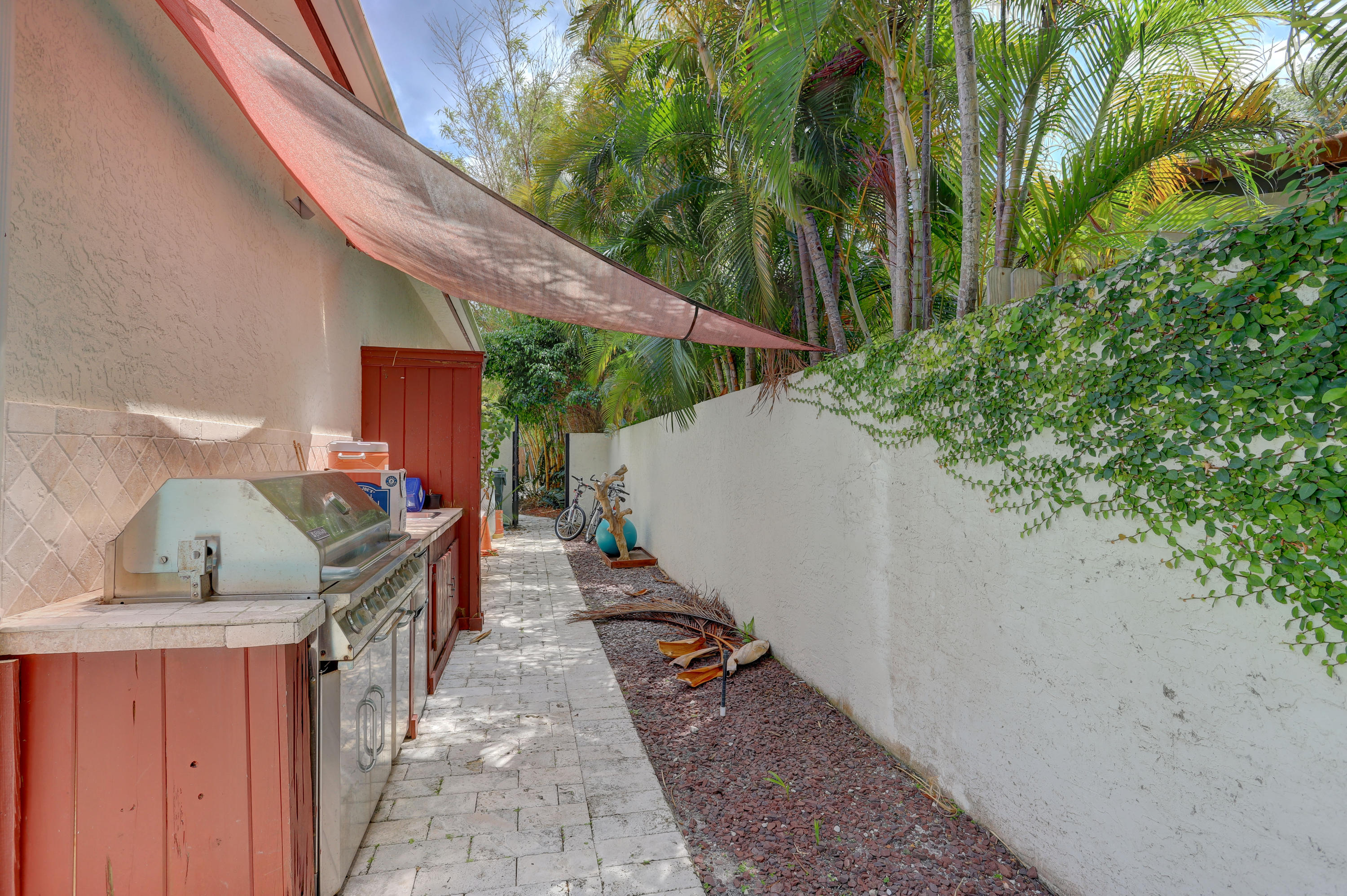 725 Northwest 6th Street Boca Raton, FL 33486 - Photo 4 of 6 IMG_2137_38_39_40_41