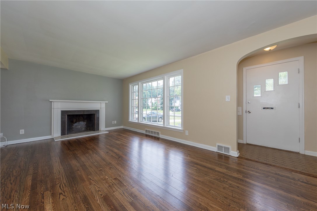 1131 Haselton Road Cleveland Heights, OH 44121 - Photo 4 of 31