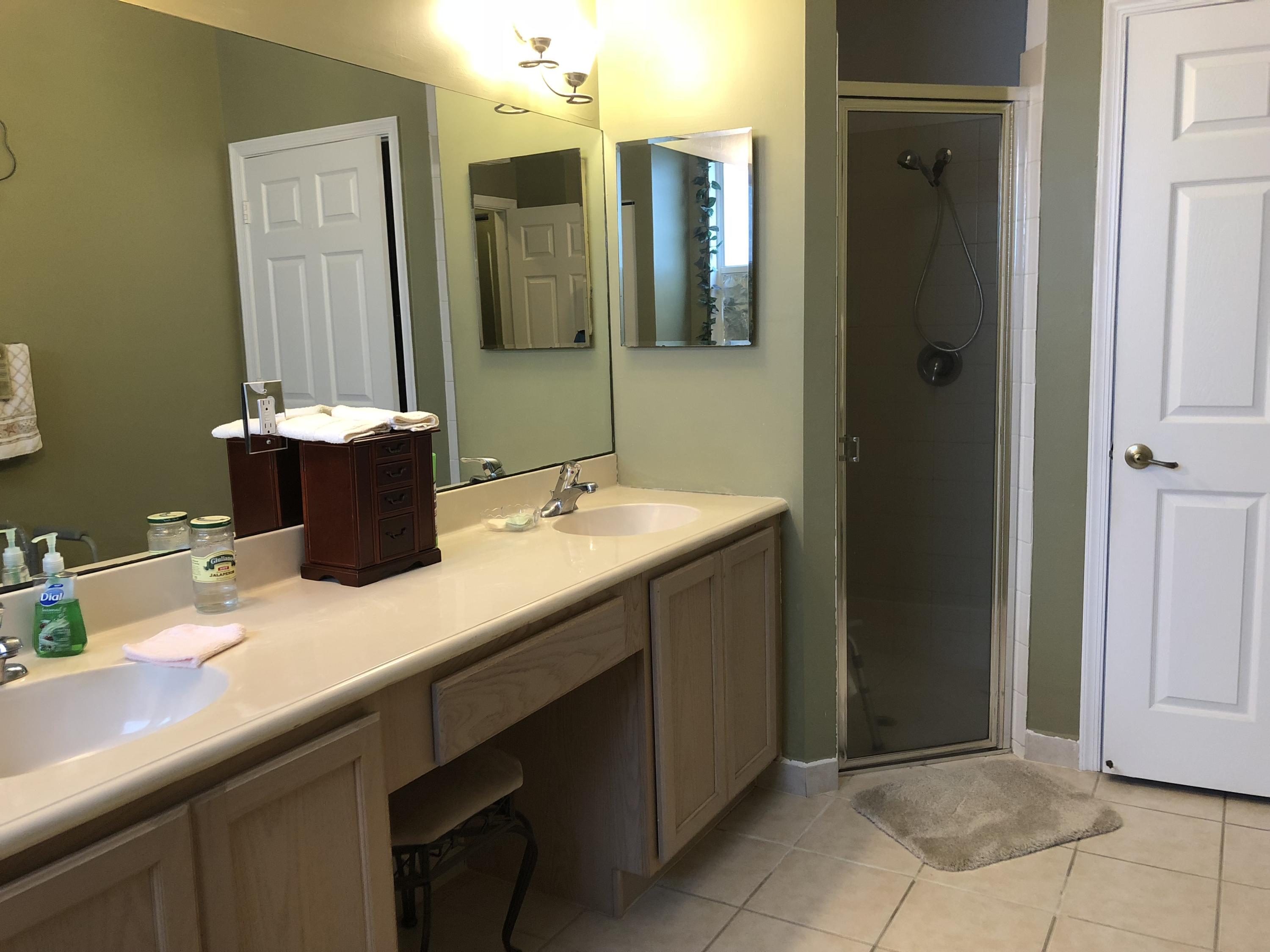 1250 Rose Gate Boulevard Riviera Beach, FL 33404 - Photo 8 of 18 IMG_2902