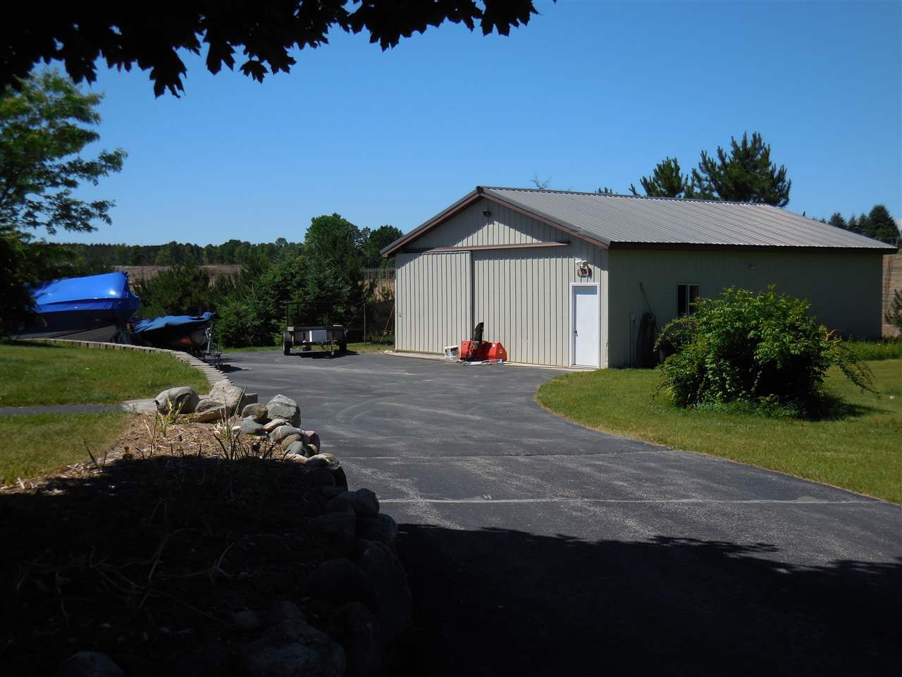 7660 Crisp Road Williamsburg, MI 49690 - Photo 33 of 39 1829045-32.JPG