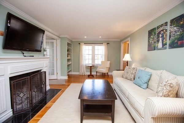 17 Bryn Mawr Road Wellesley, MA 02482 - Photo 2 of 29