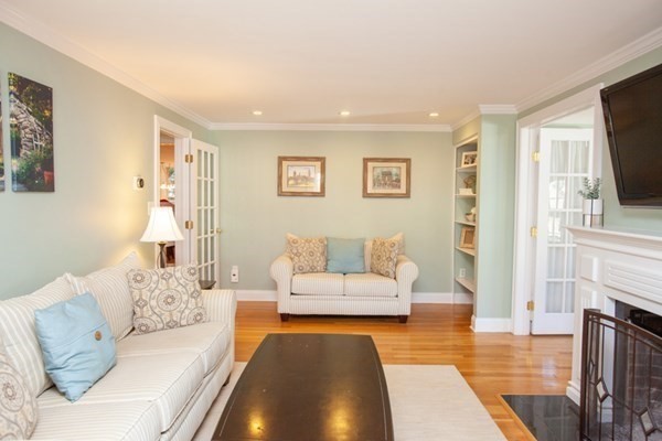 17 Bryn Mawr Road Wellesley, MA 02482 - Photo 3 of 29