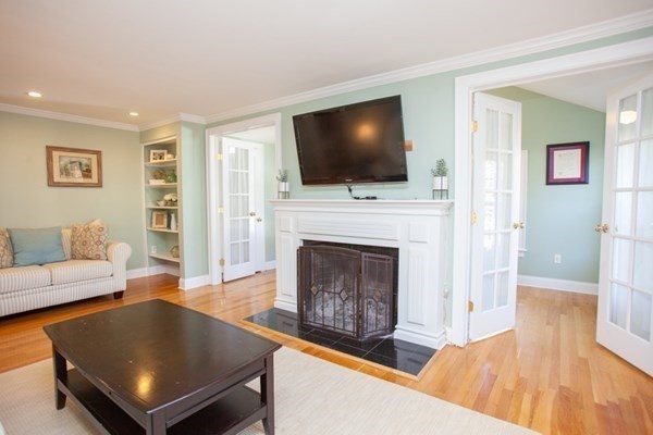 17 Bryn Mawr Road Wellesley, MA 02482 - Photo 4 of 29