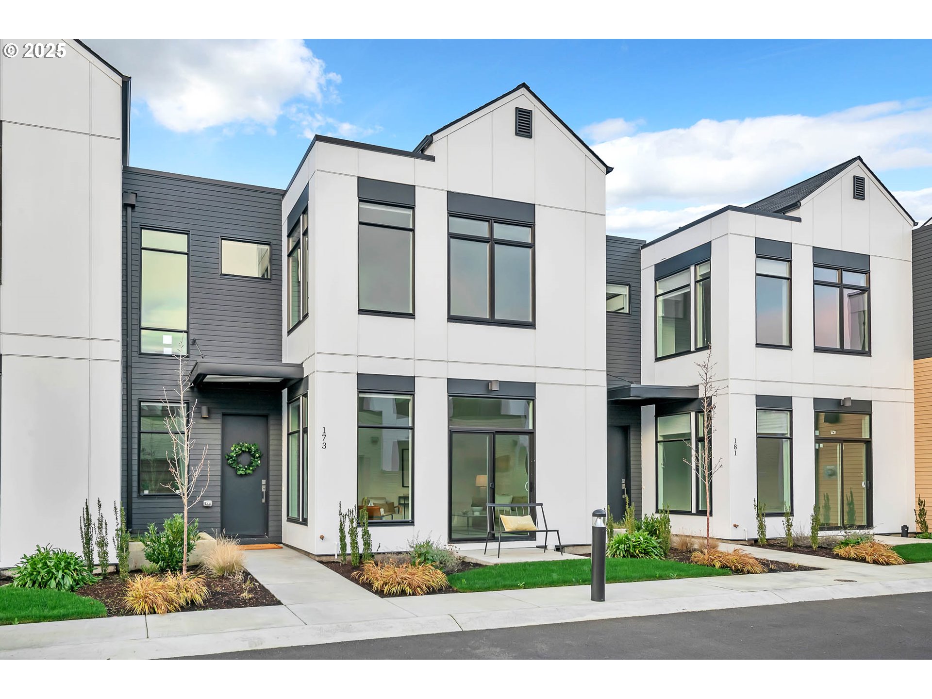 173 Civic Drive Eugene, OR 97405 - Photo 2 of 44