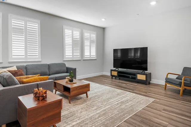 $1,099,900 | 538 Martin Mariner Avenue, Alameda, CA 94501