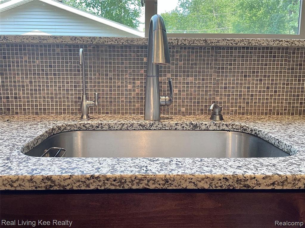 557 Curzon Road Rochester Hills, MI 48307 - Photo 19 of 66