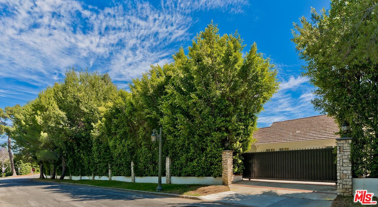 205 Ladera Drive Los Angeles, CA 90210 - Photo 2 of 10 a backyard of a house with lots of green space
