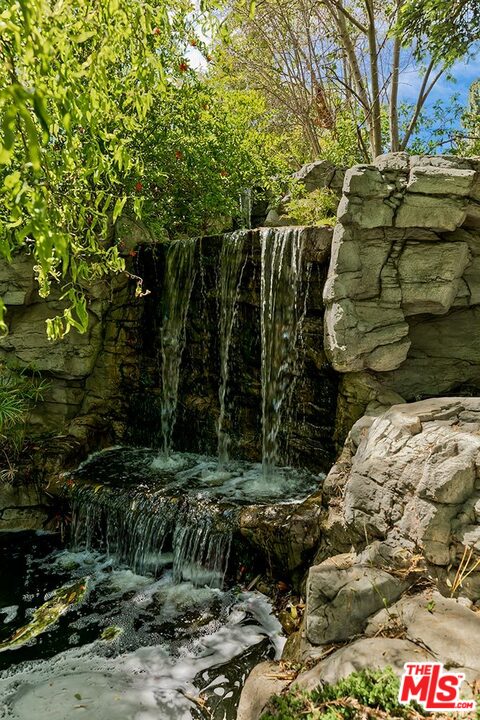 205 Ladera Drive Los Angeles, CA 90210 - Photo 4 of 10 a view of outdoor space with trees