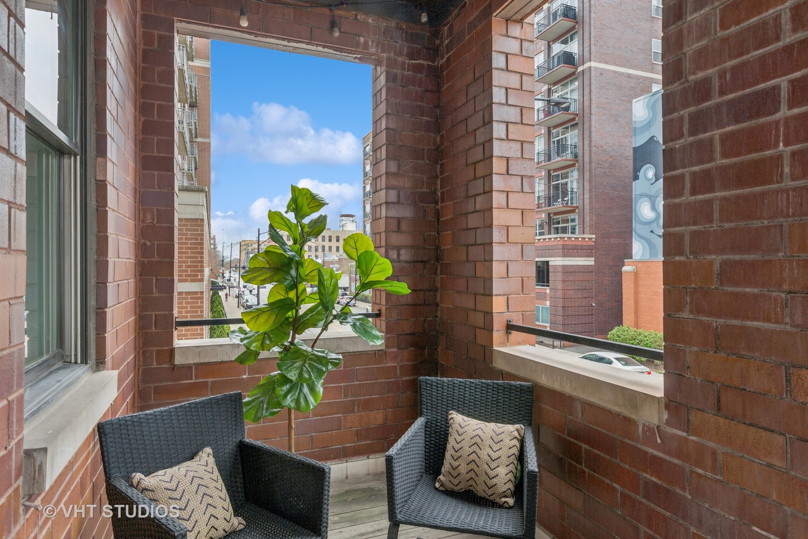 955 West Monroe Street, Unit 2C Chicago, IL 60607 - Photo 20 of 23 a vase of flowers sitting on a table in front of a window