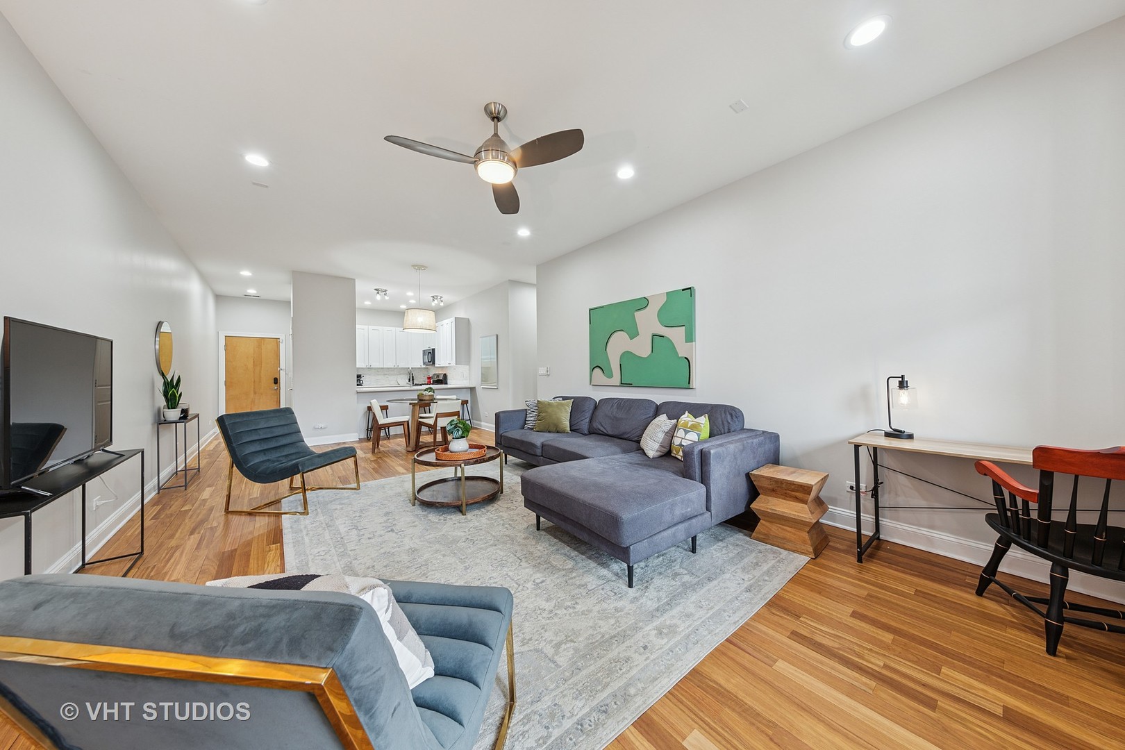 955 West Monroe Street, Unit 2C Chicago, IL 60607 - Photo 4 of 23 a living room with furniture and wooden floor