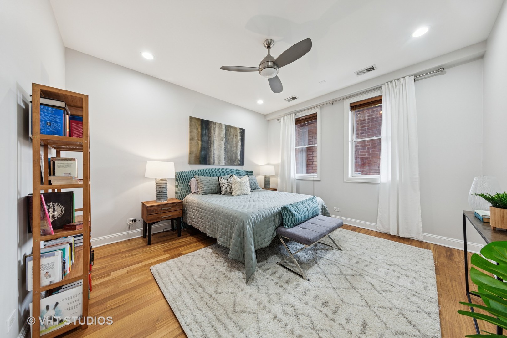 955 West Monroe Street, Unit 2C Chicago, IL 60607 - Photo 8 of 23 a living room with furniture and a book shelf