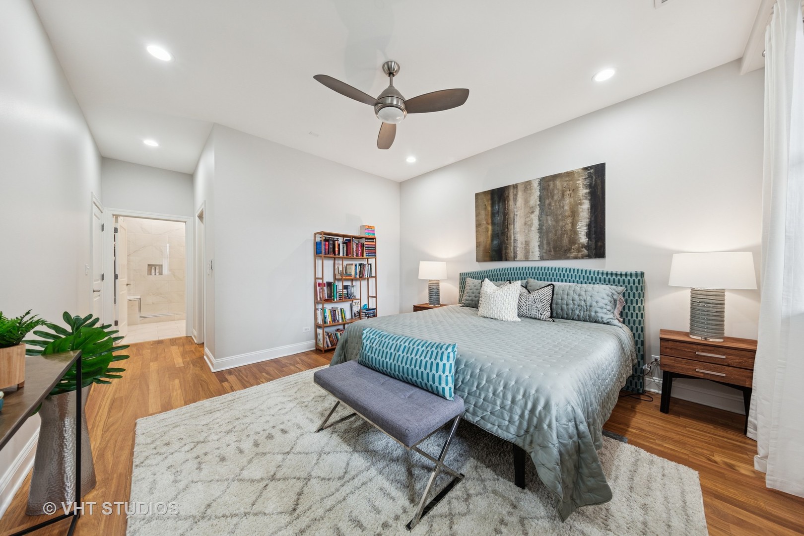 955 West Monroe Street, Unit 2C Chicago, IL 60607 - Photo 9 of 23 a living room with a bed furniture and a potted plant