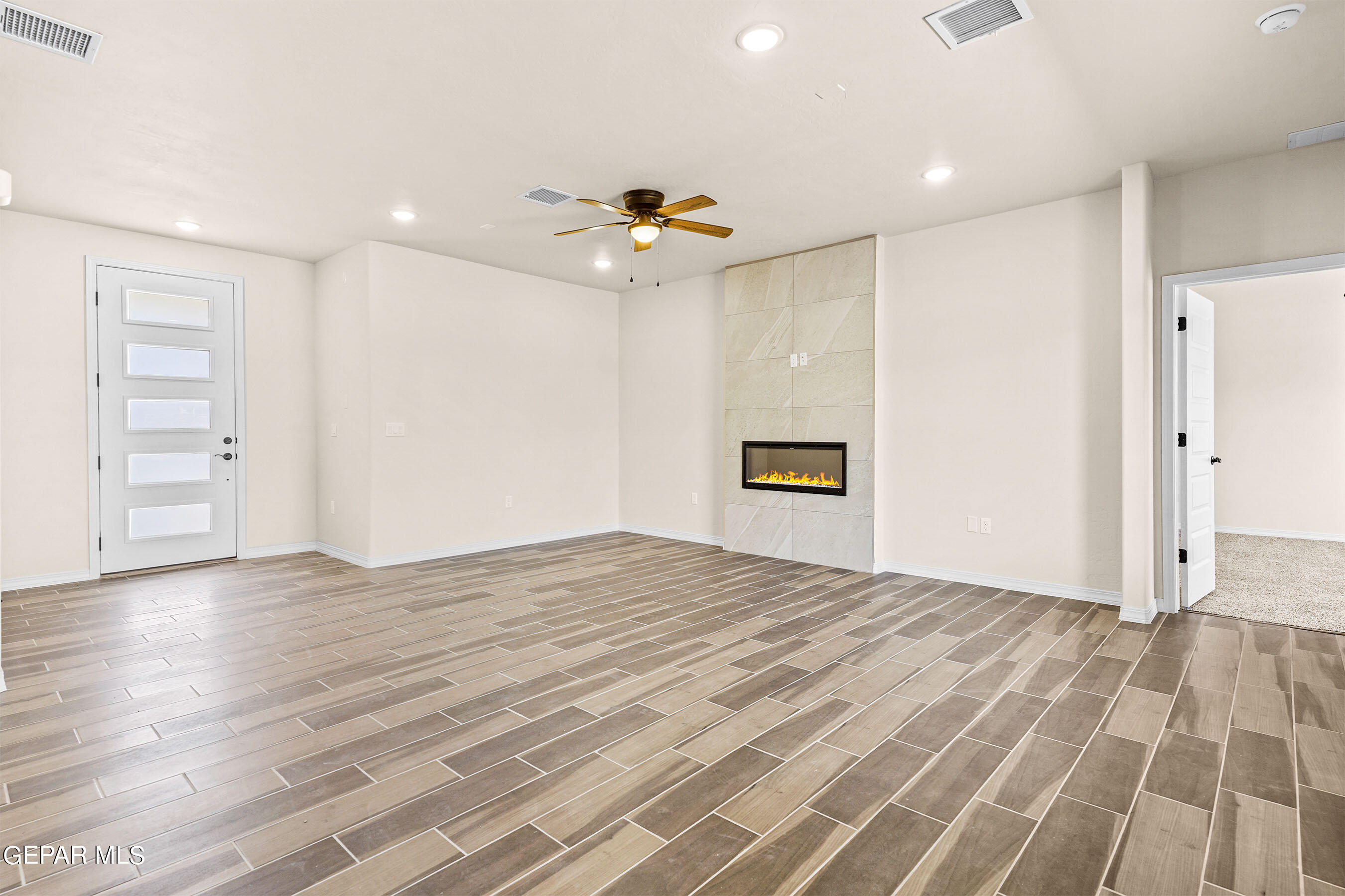 871 Country Club Road, Unit 4E El Paso, TX 79932 - Photo 8 of 34 wooden floor in an empty room with a window