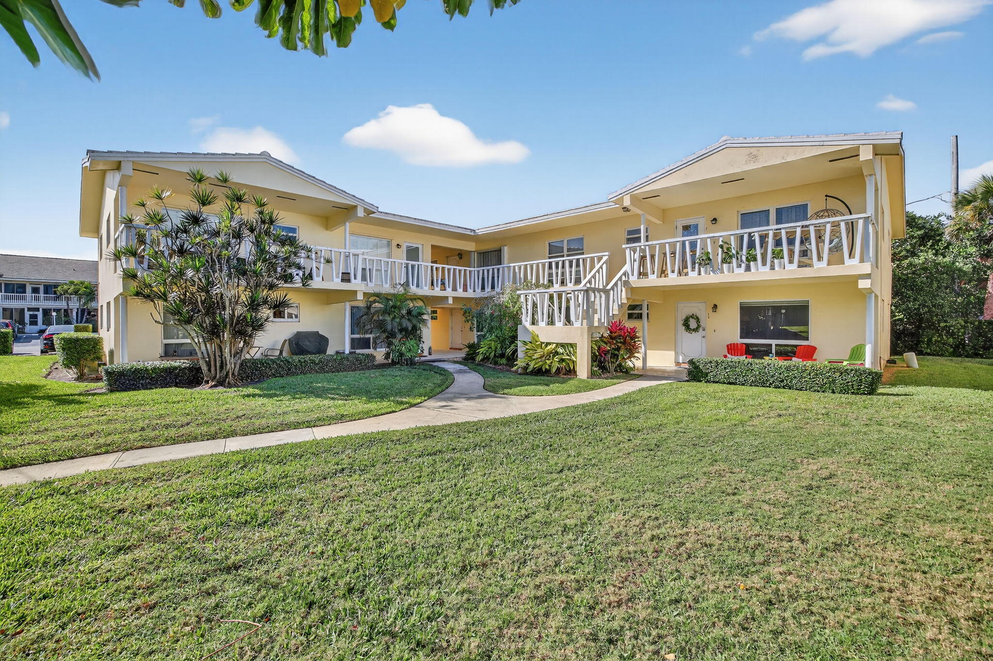 2755 Northeast 28th Avenue, Unit E2 Lighthouse Point, FL 33064 - Photo 1 of 62 1-web-or-mls-699A5682